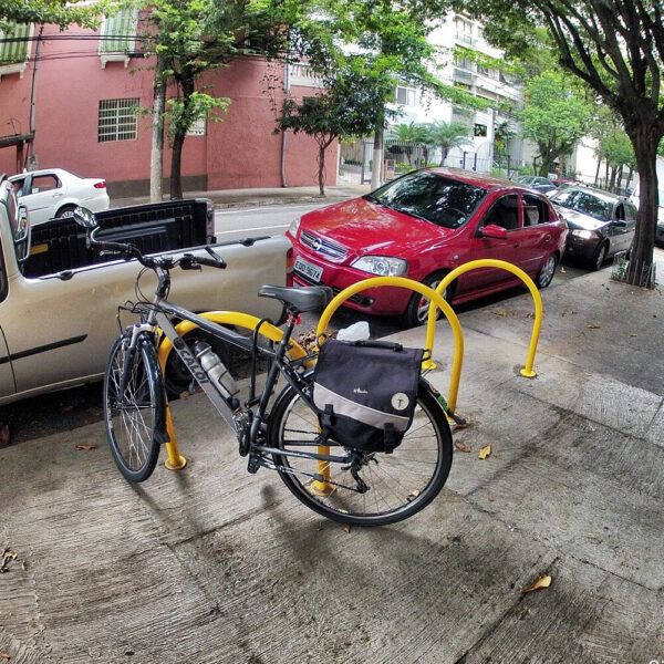 Bicicletário U Invertido em Aço Inox: Modernidade e Durabilidade para Estacionamento de Bicicletas - AL199 - Imagem 6